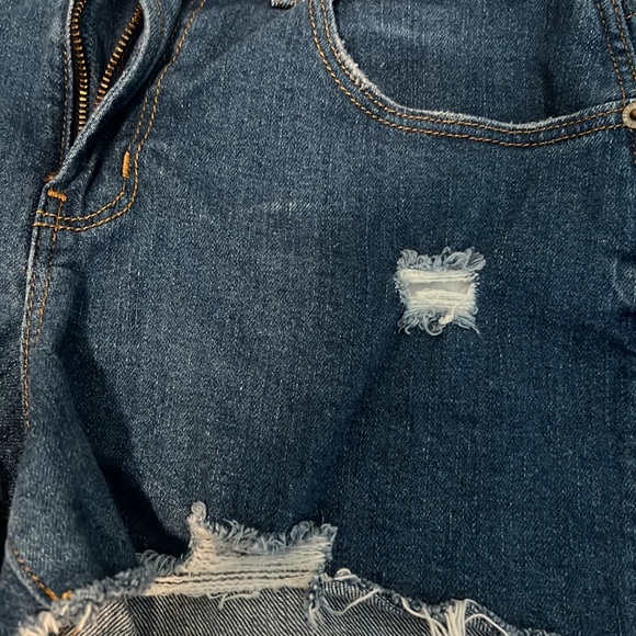 Old Navy Boyfriend Jean Shorts - Picture 8 of 8